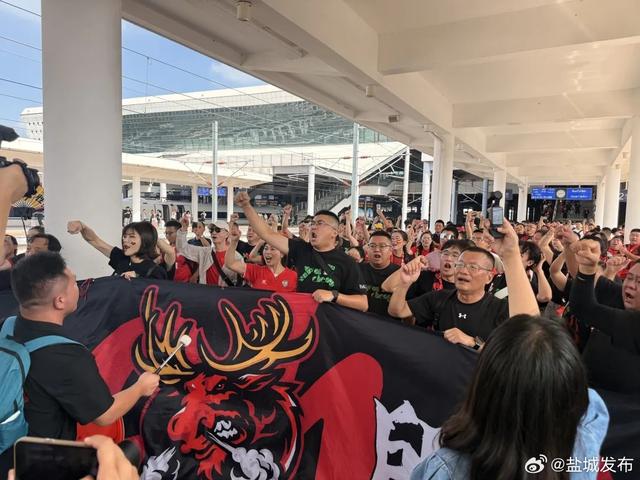 脸上洋溢着, 精彩对决 脸上洋溢着, 精彩对决