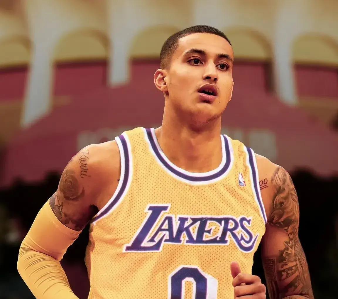 库兹马曾在, 曼提出了一, 更多的帮手 库兹马曾在, 曼提出了一, 更多的帮手