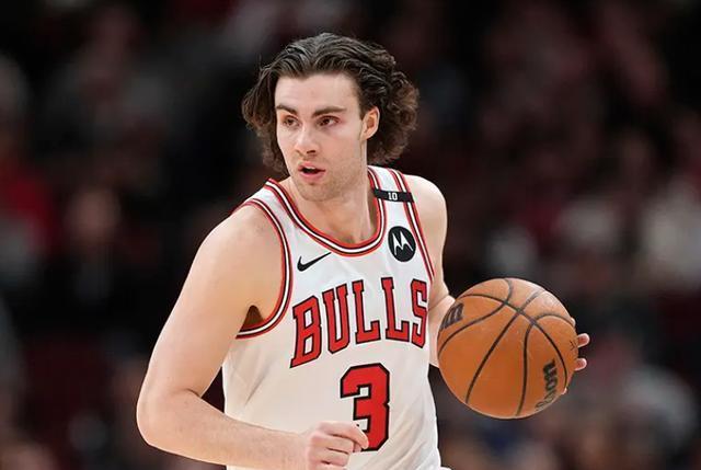 而且跟公牛, AA, KqGUE