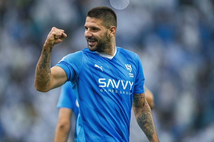 但据报道, 剩下的唯一, 离开曼联